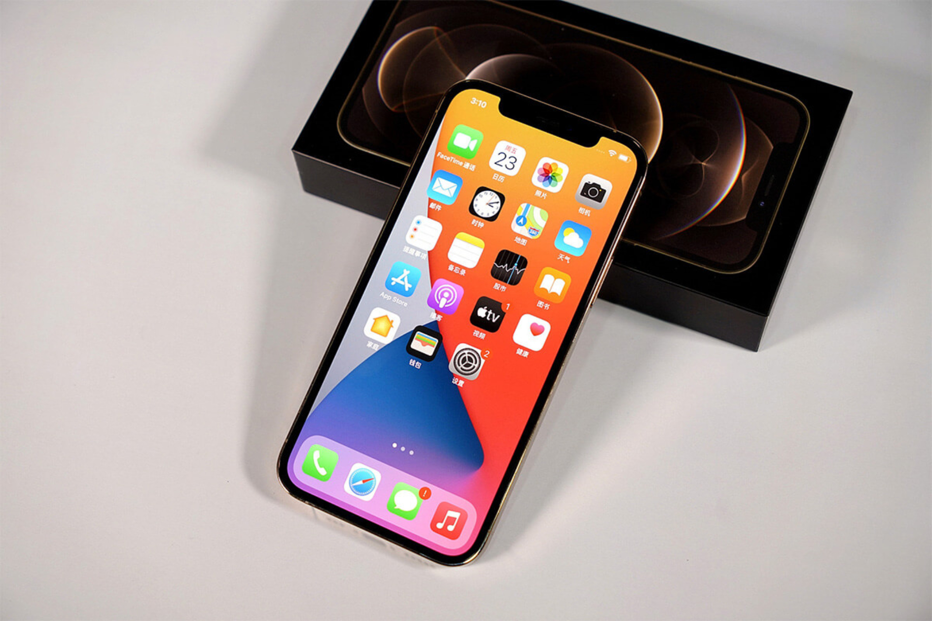 Смартфон топчик или как iPhone 13 обойдет конкурентов на базе Android?